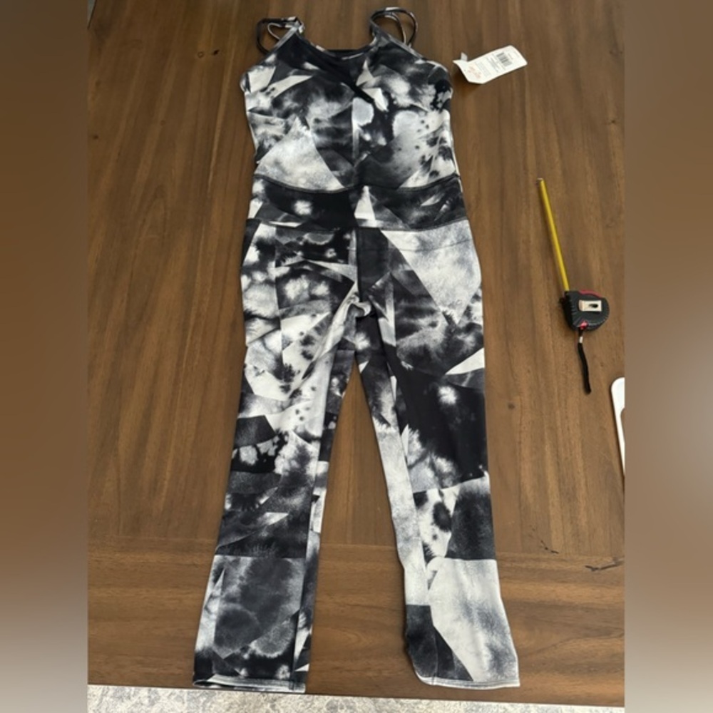 Lucy Perfect Core Grey Watercolor Onesie Size Medium NWT